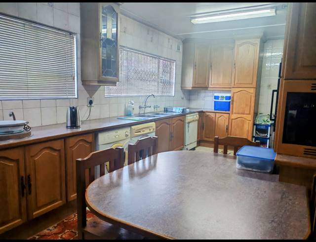 4 BEDROOM HOUSE FOR SALE IN SHALLCROSS